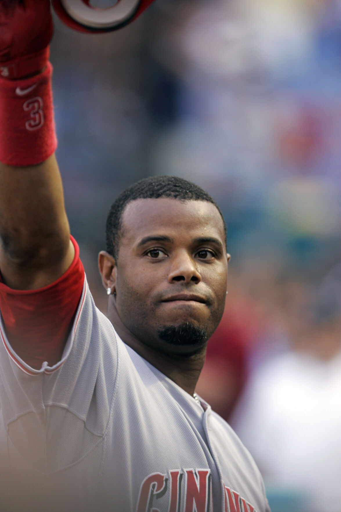 2008: Ken Griffey Jr. becomes sixth MLB player to reach 600 homers